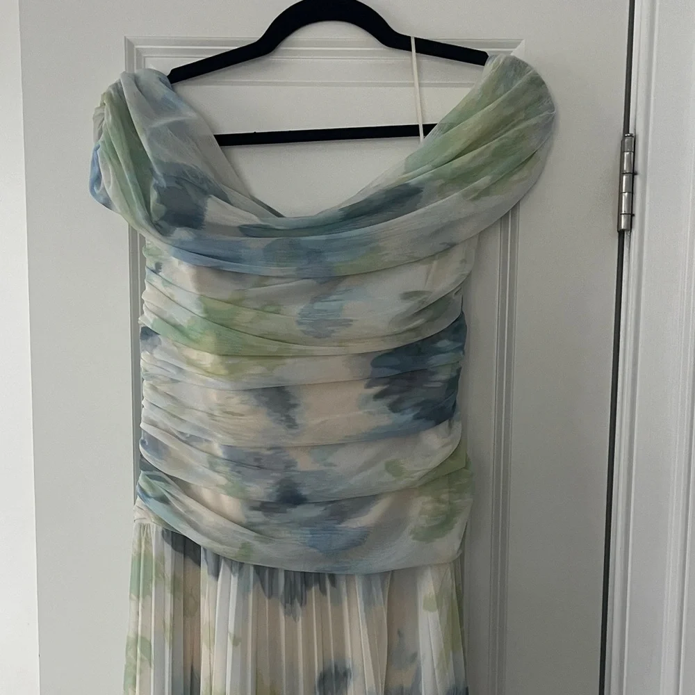 A&F Drop Waist Elegant Multicolor Pleated Maxi Dress - Picture 2 of 4